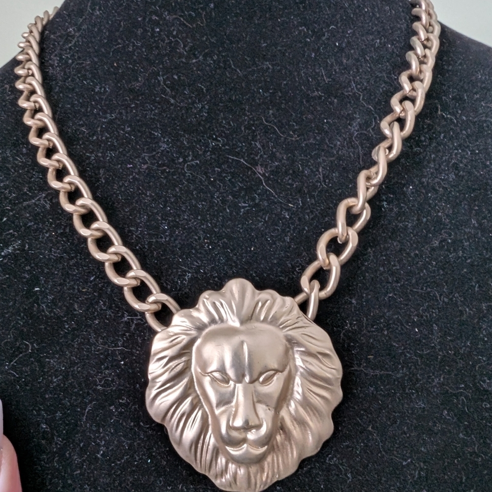 Goldtone Lion Pendant Necklace Leo - Picture 10 of 10